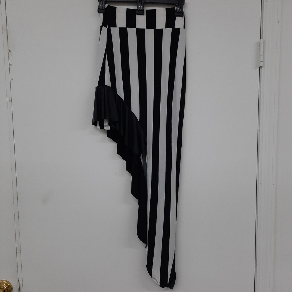Canzone high low black and white skirt size Small
